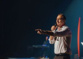 Sergej Ćetković: Nič ne more nadomestiti človeških čustev, glasu in duše