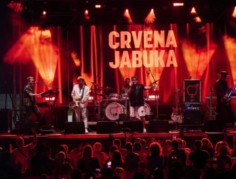Crvena jabuka prvič v Stožicah!