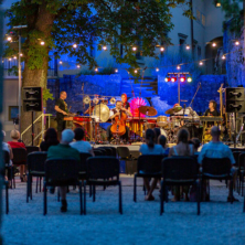 Grajsko dvori&scaron;če &Scaron;tanjel